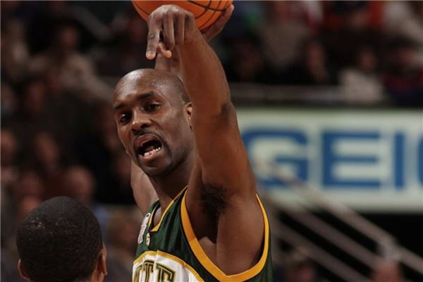 更在防守端 更在防守端