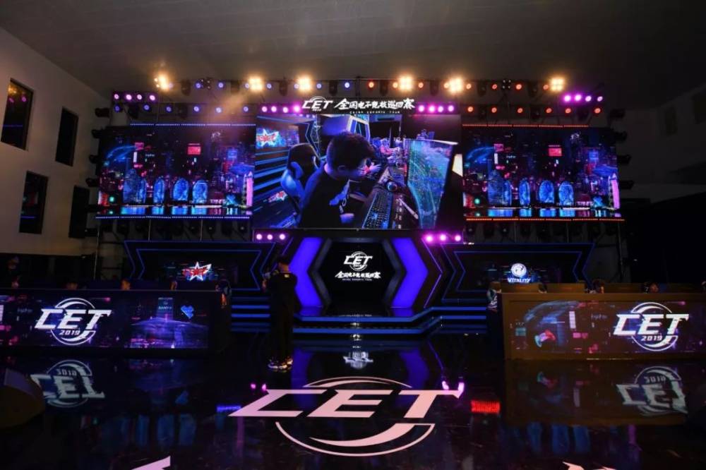 有穿正装 有穿正装