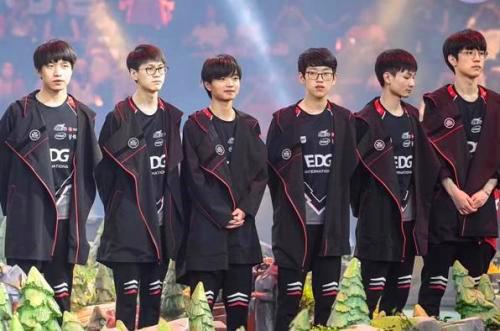 都在挑战自 都在挑战自