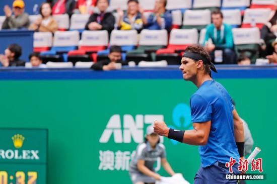 病而陷入困 病而陷入困